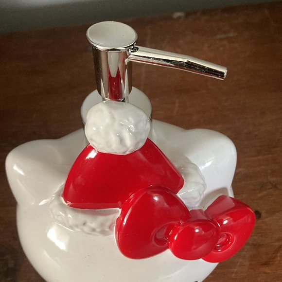 NWT- 1- Beautiful HELLO KITTY- Christmas Holiday Soap Dispenser - Picture 10 of 14